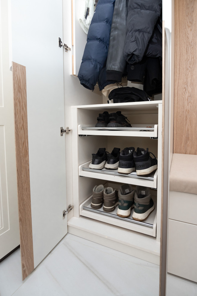 Гардероб и шкаф в прихожую в минималистичном стиле