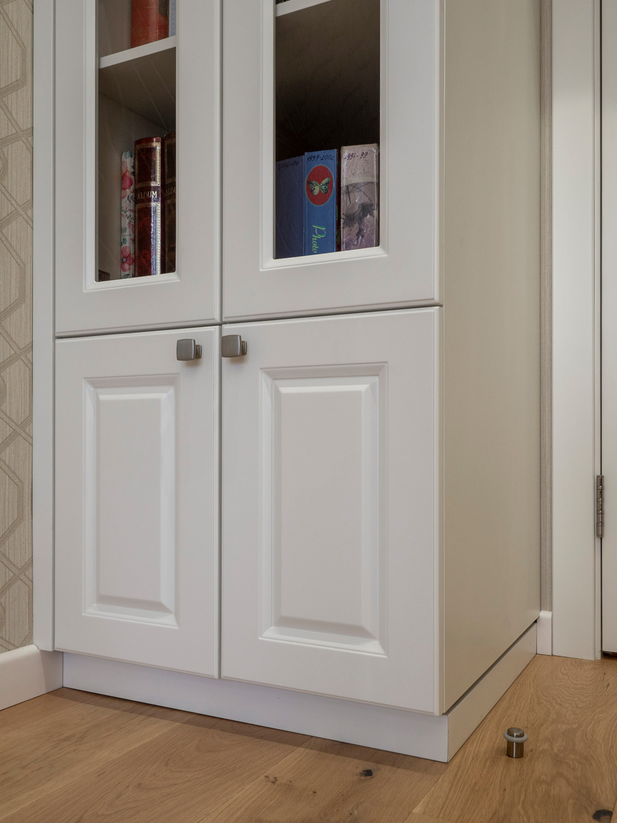 Меблировка спальни и кабинета в светло-мятном цвете