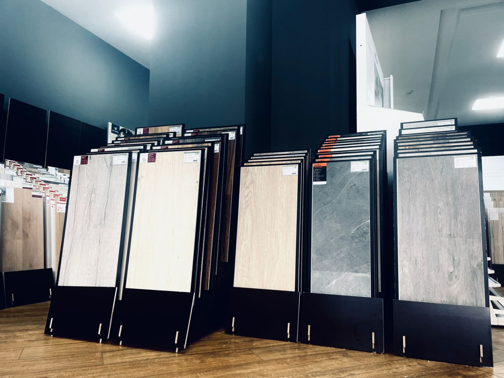 Пол Страны , шоурум