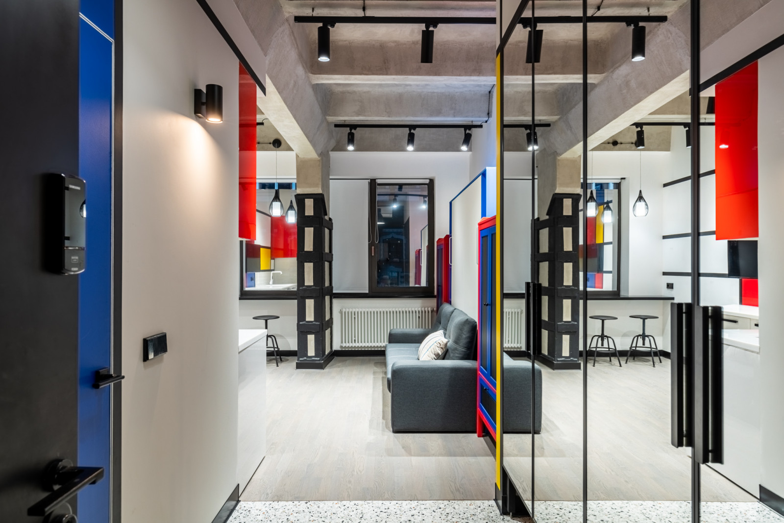 Обложка проекта: Пит Мондриан для лофта