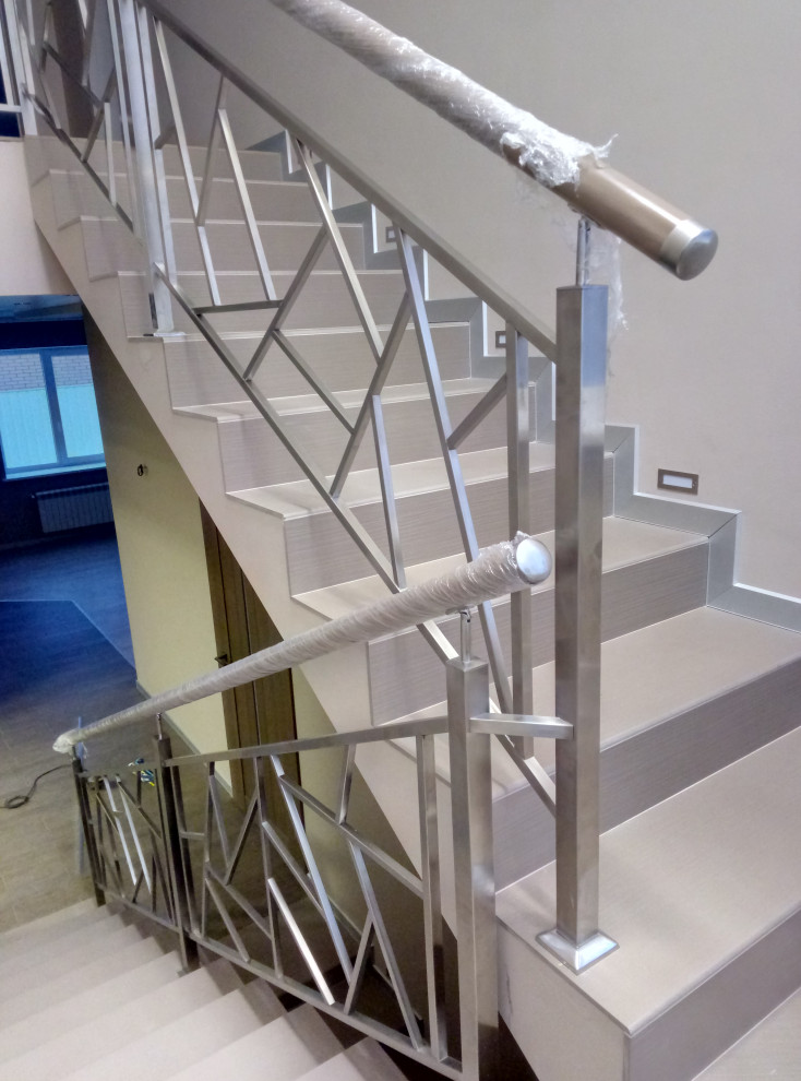 Обложка проекта: Лестница с ограждениями из нержавеющей стали