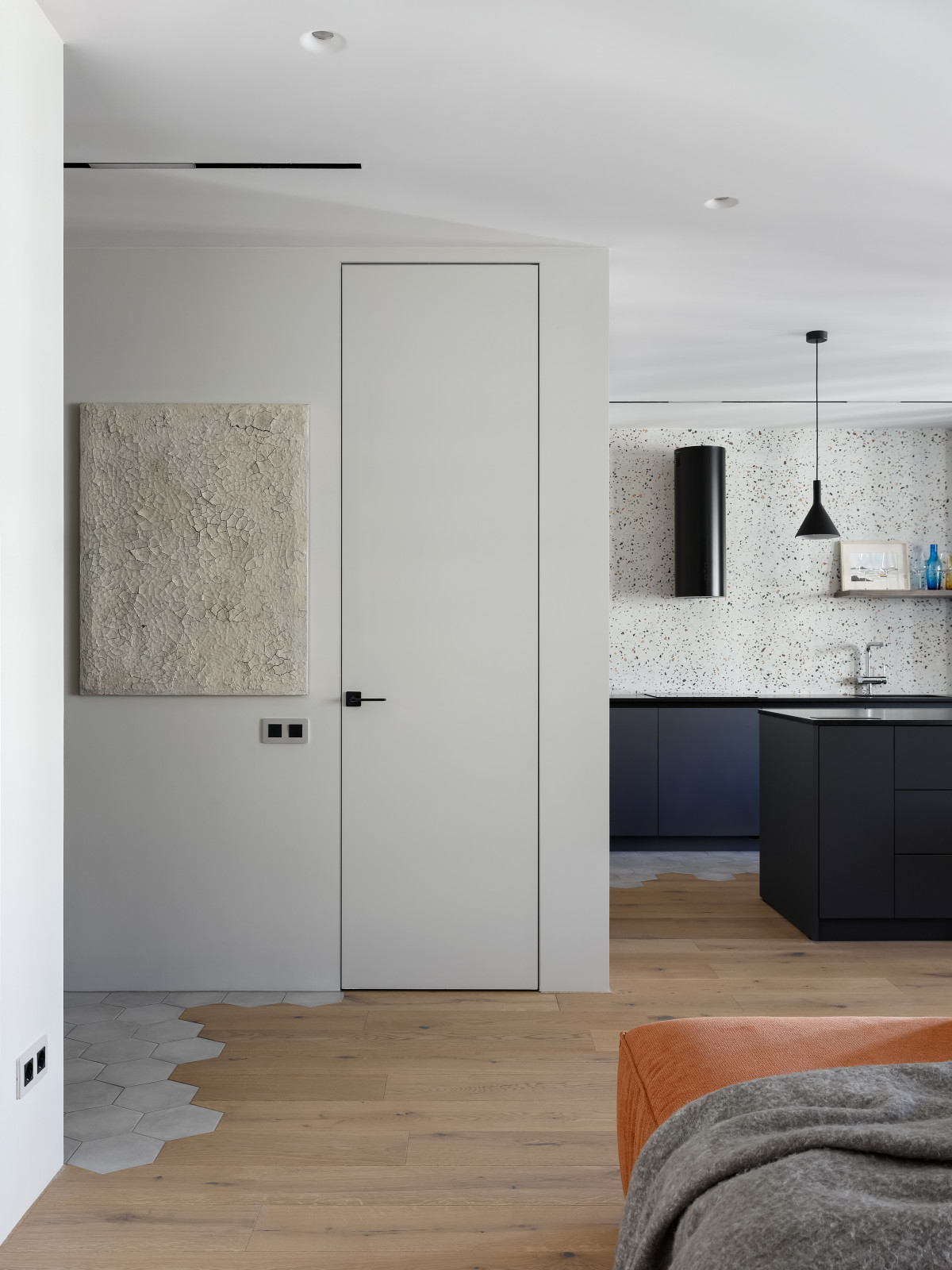 Квартира со стеклянной стеной и терраццо