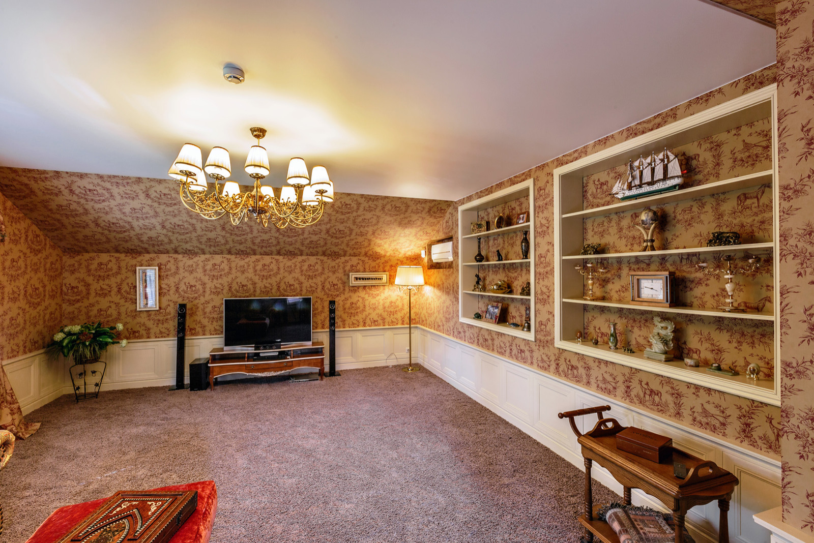 Английское чаепитие (Дом в поселке Зеленый мыс)