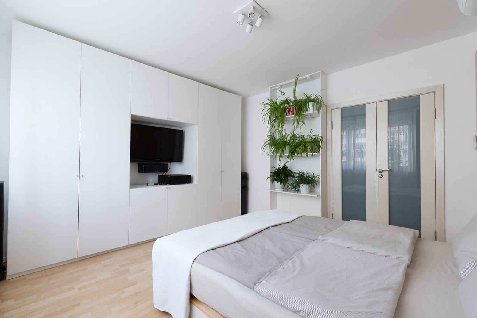 Двухкомнатная квартира в Некрасовке для семьи с ребенком