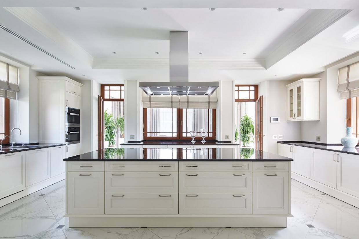 Houzz тур: Классический интерьер с двухсветной гостиной