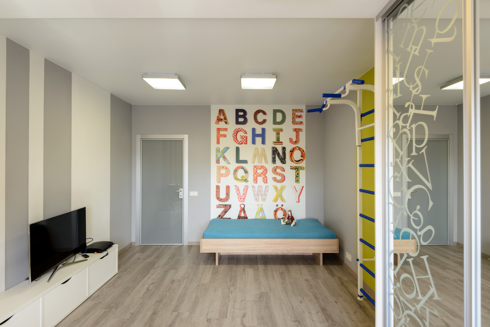 apartment with aquarium