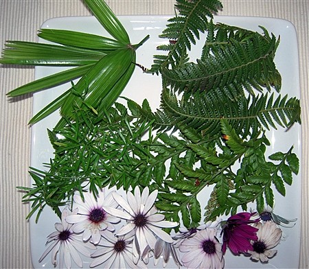 Своими руками: Пасхальные яйца, окрашенные ягодами и цветами