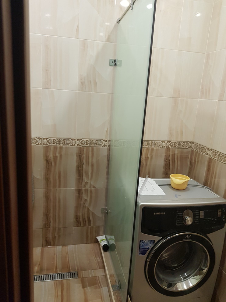 Стеклянная душевая перегородка