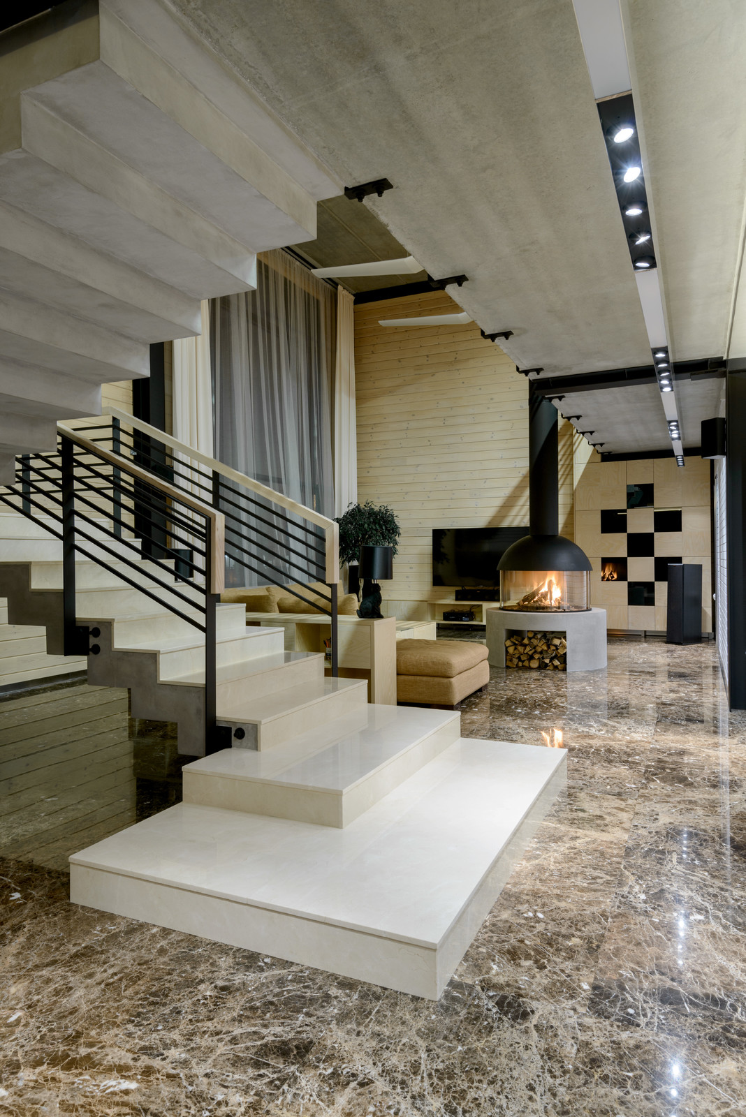 Общая зона. Лестница на второй этаж