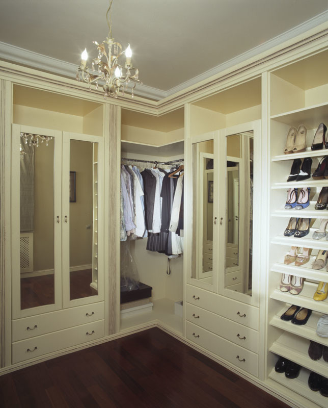 Трехэтажный дом в классическом стиле