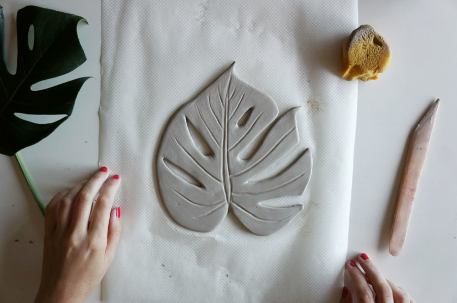 Своими руками: Тарелка в форме листа монстеры