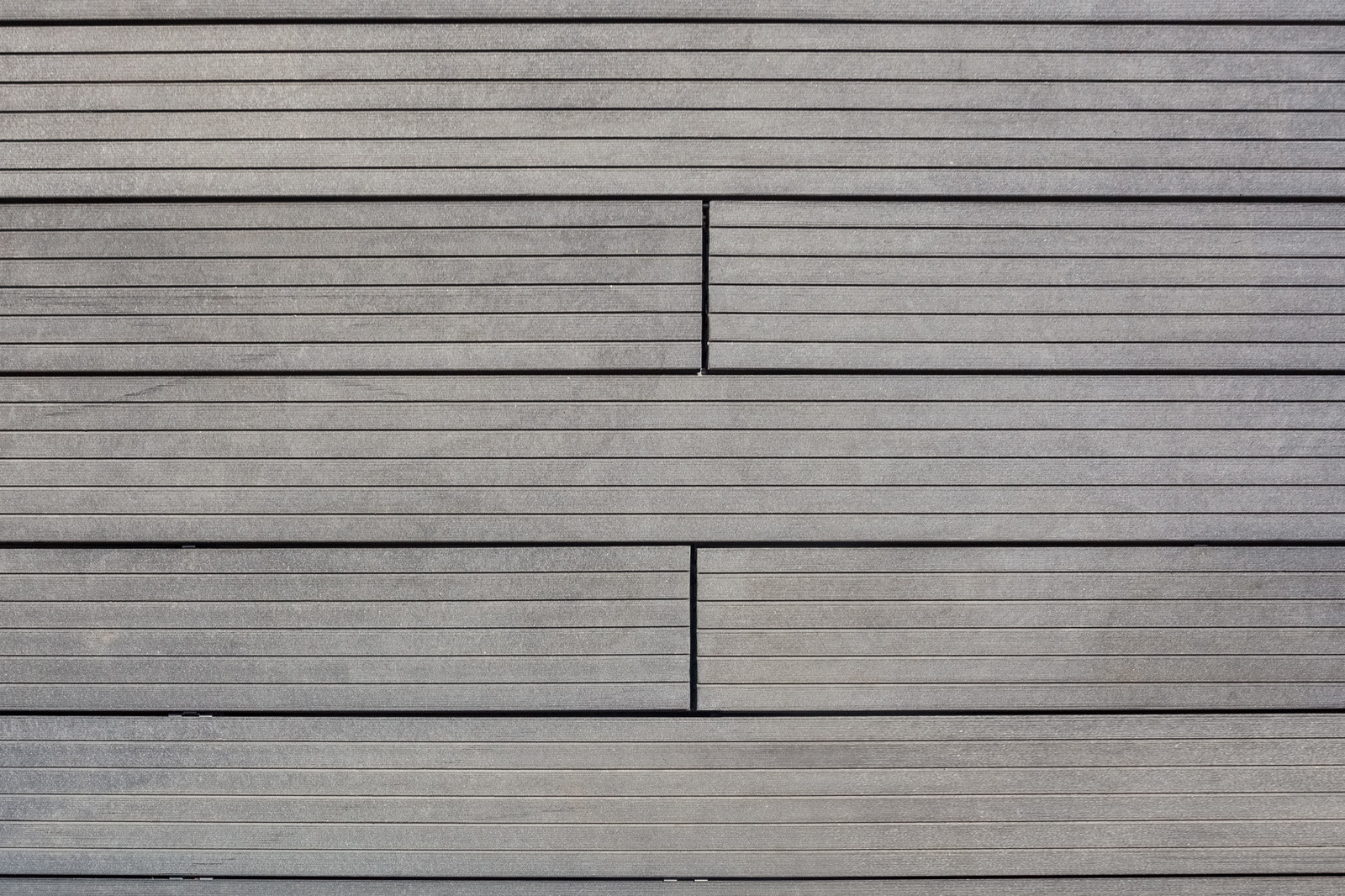 Бассейн на территории частного дома.