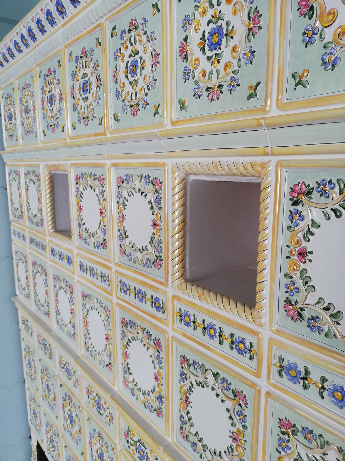 Обложка проекта: Русская печь в изразцах коллекции Декор майолика