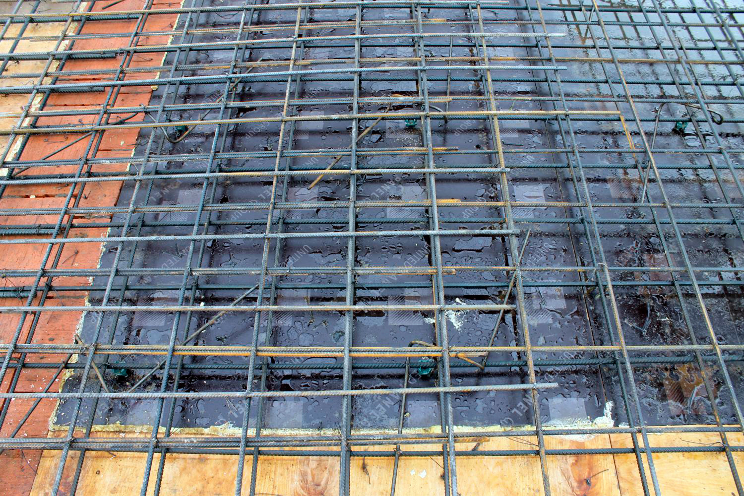 Дом из кирпича в "Охтинском парке"