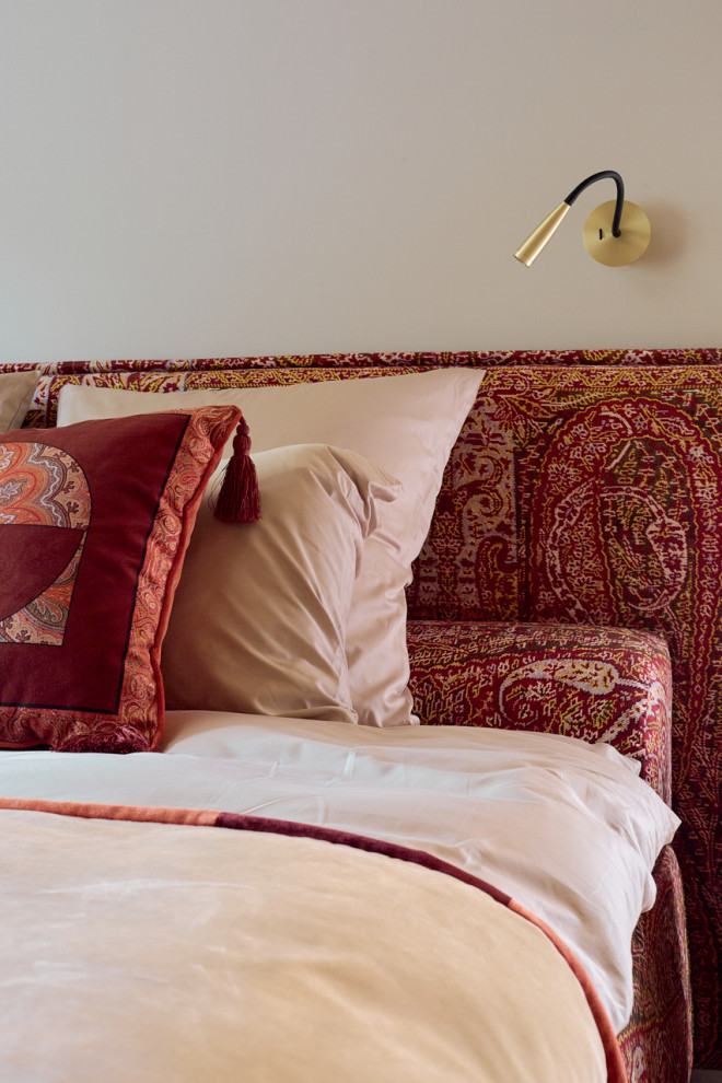 Мастер-спальня в розовом золоте