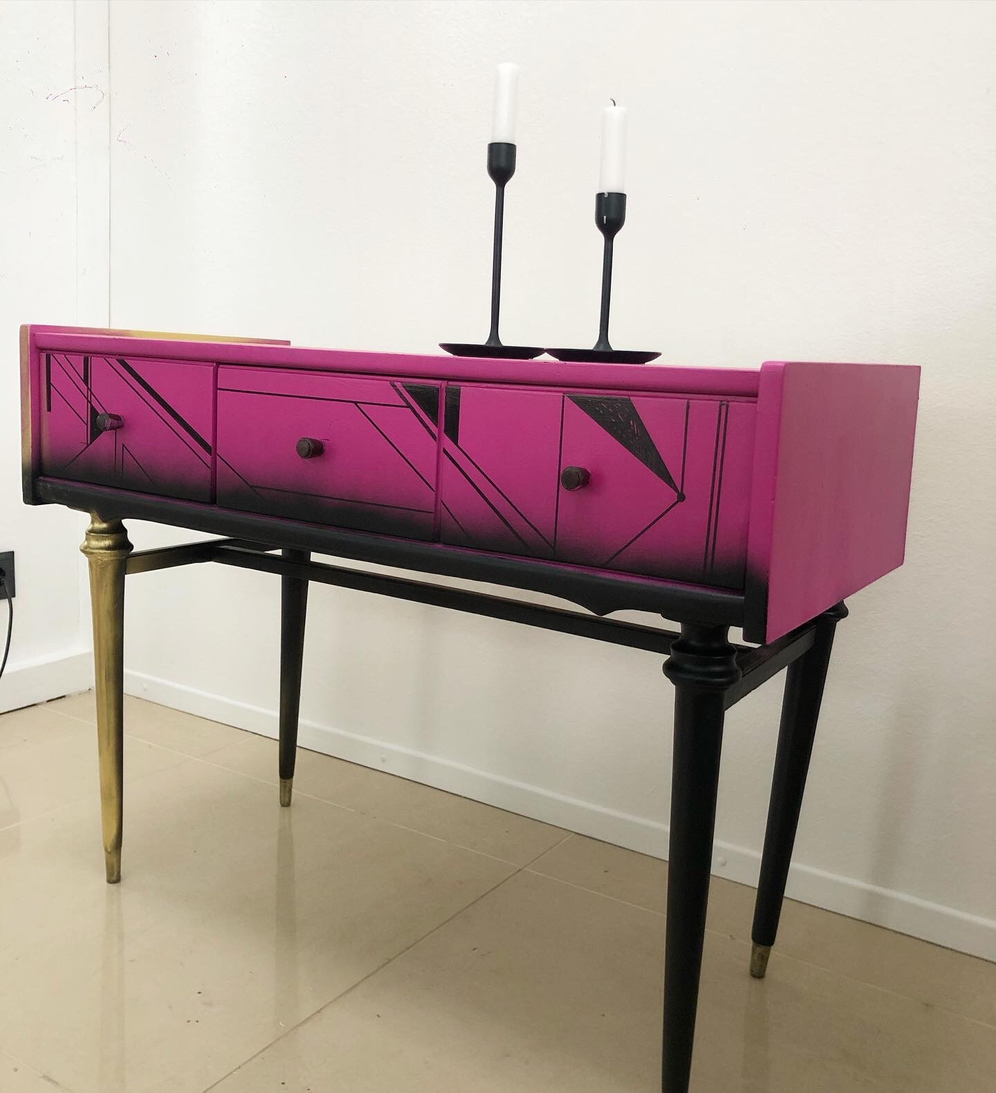 Обложка проекта: Дизайнерская тумба «Кандинский». Авторская работа. Материал:массив дерева,эмаль