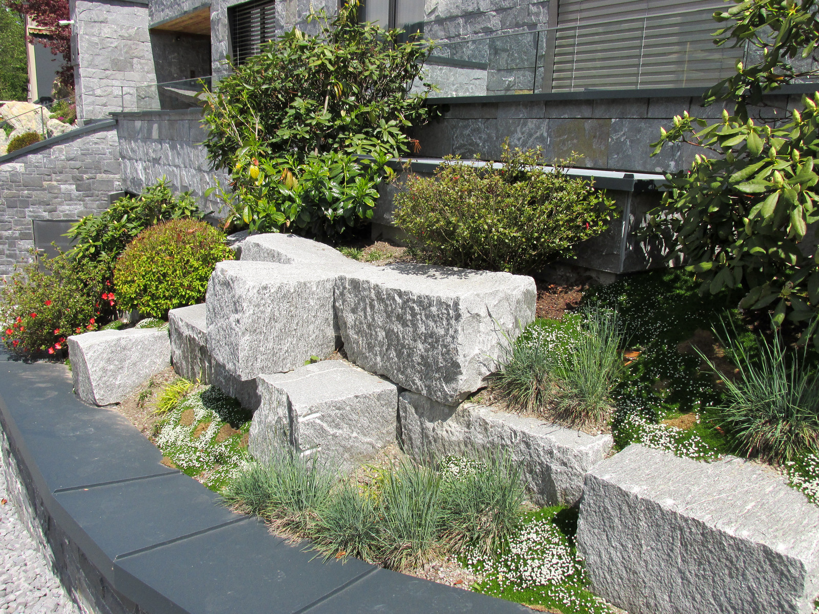 Garden design in Asian style in Austria