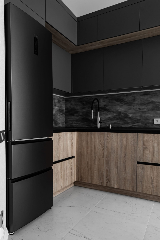 Большая угловая кухня в цвете графит с тонкой столешницей из компакт-плиты