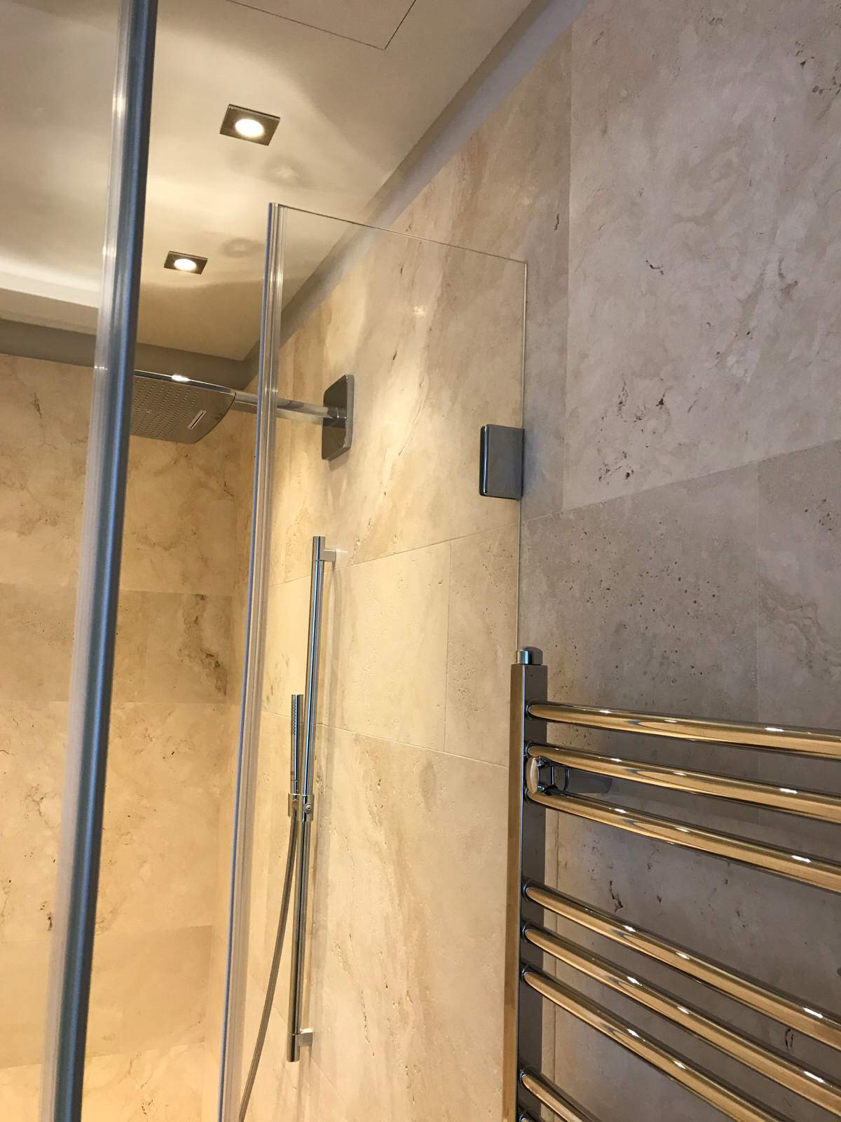 Душевая кабина/ванная комната