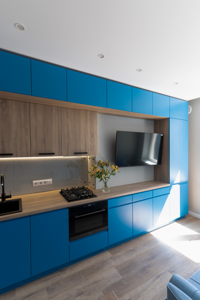 Обложка проекта: Многофункциональная кухня в ярком цвете