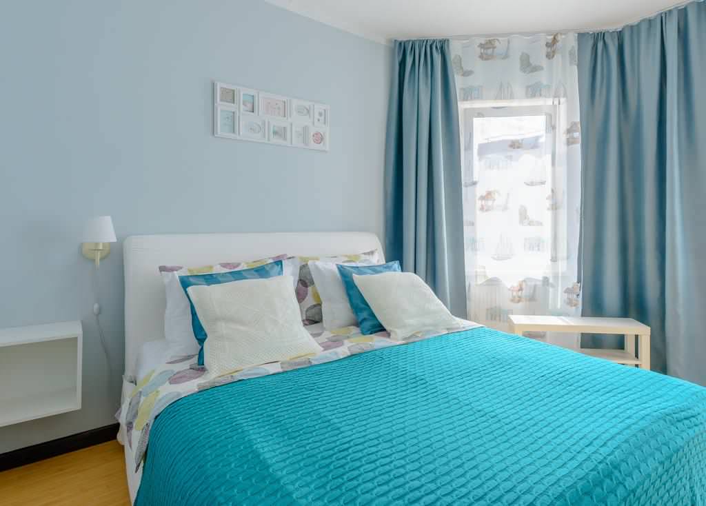 Кровать с мягким изголовьем