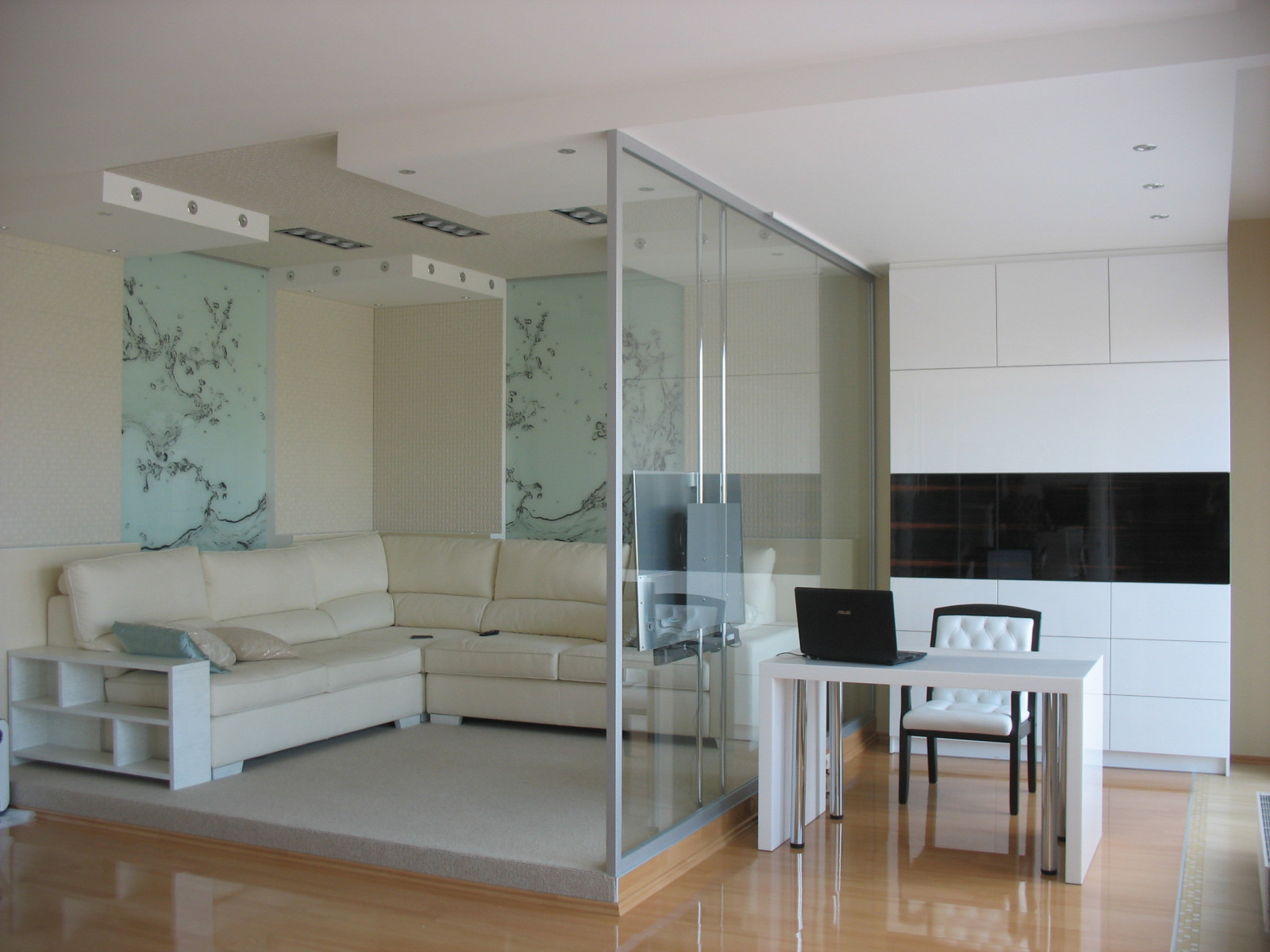 Кухня белая эмаль + шпон