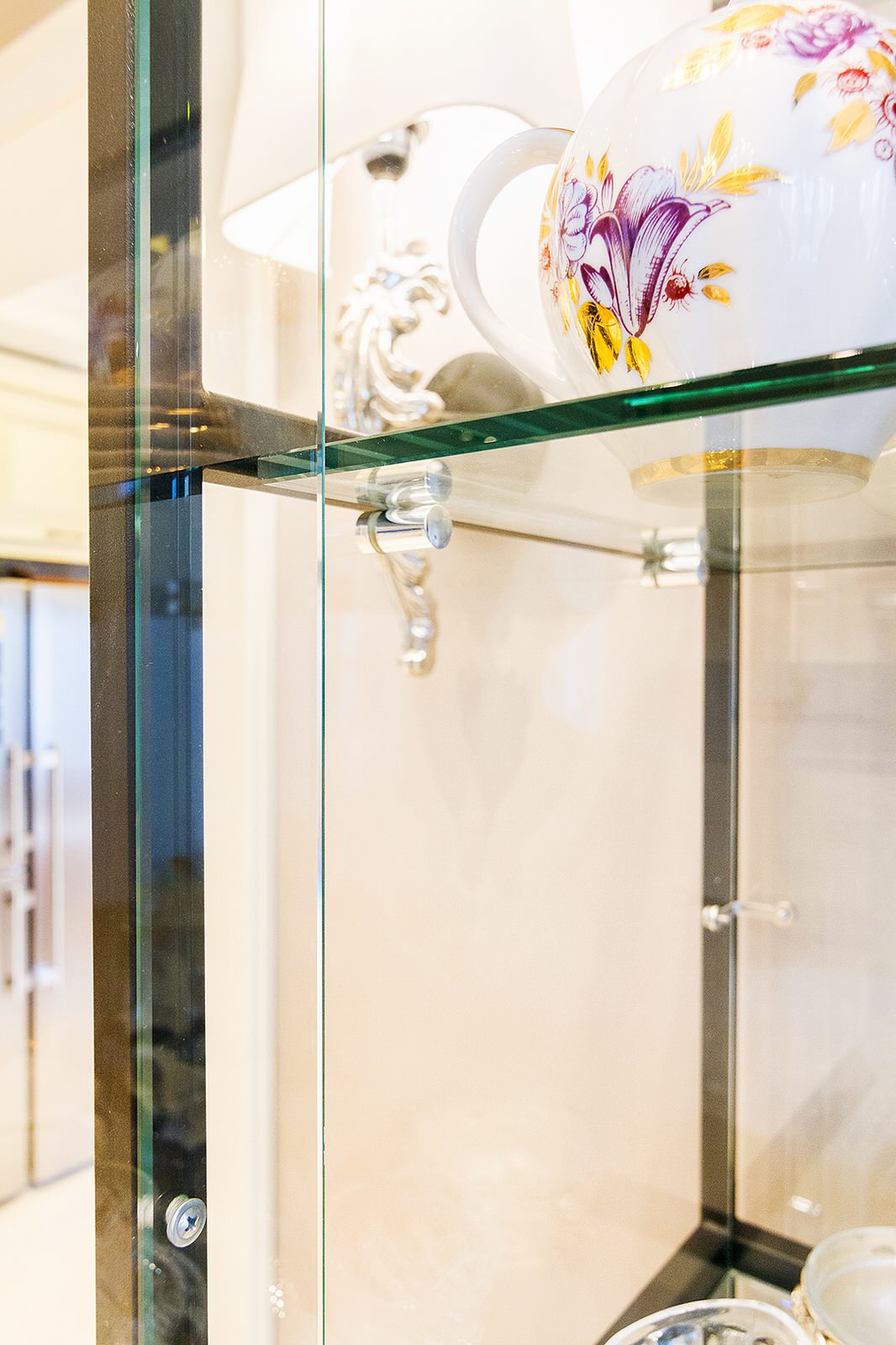 Шкаф витрина