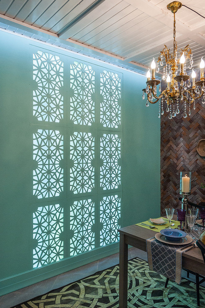 Яркие стены