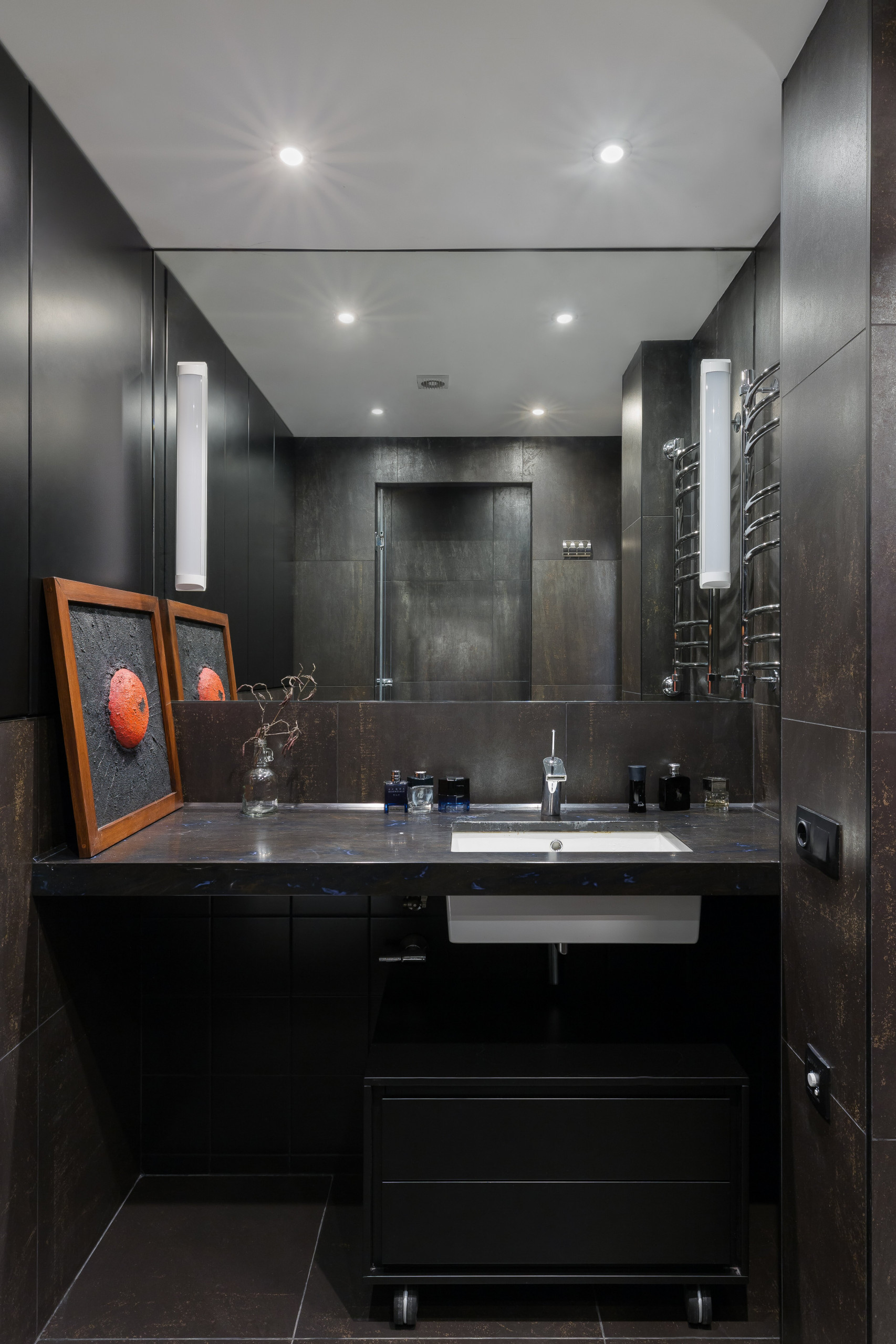 Houzz тур: Черная квартира для молодого заказчика