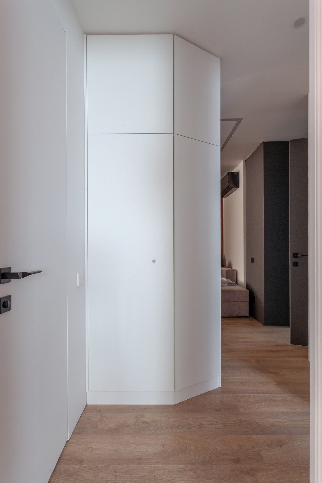 Шкаф в коридоре