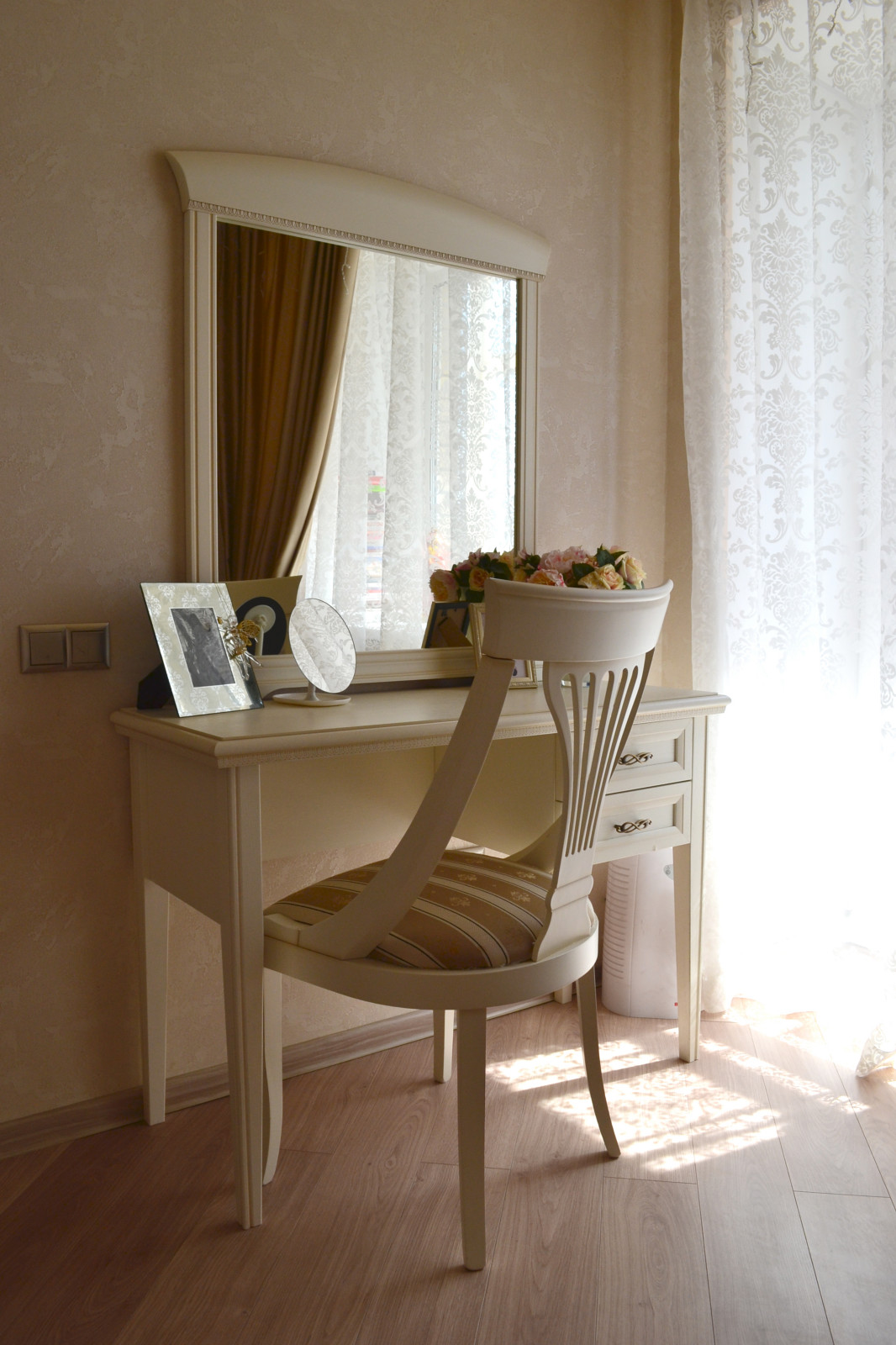 Обложка проекта: Теплые оттенки - спальня