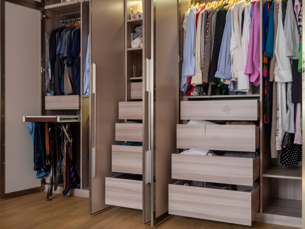 Стильный шкаф в спальню