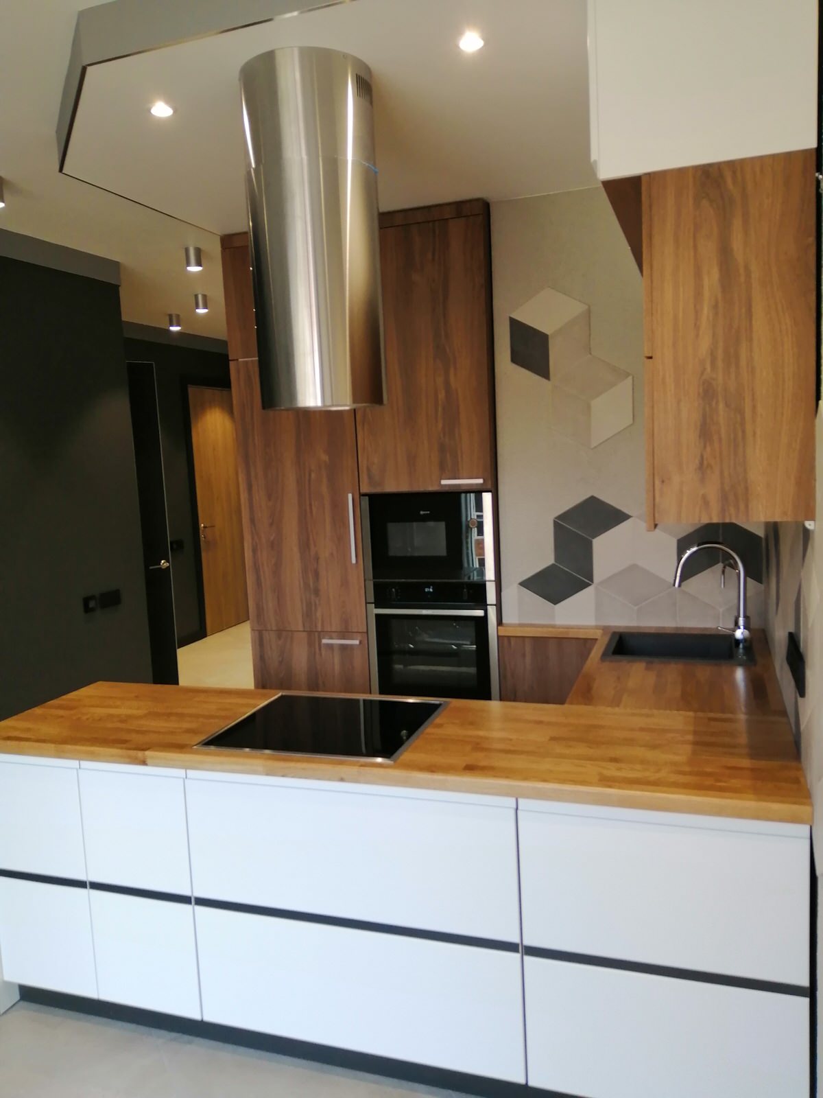 Мебель и аксессуары для кухни.