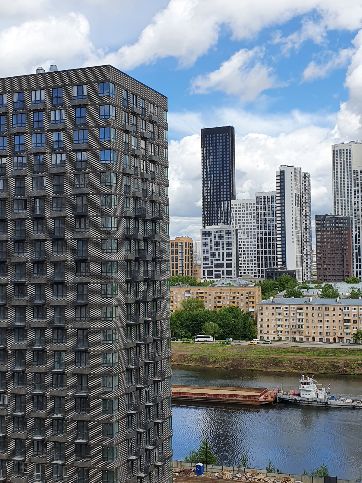 Трехкомнатная квартира 98 кв.м. в ЖК "Западный порт"