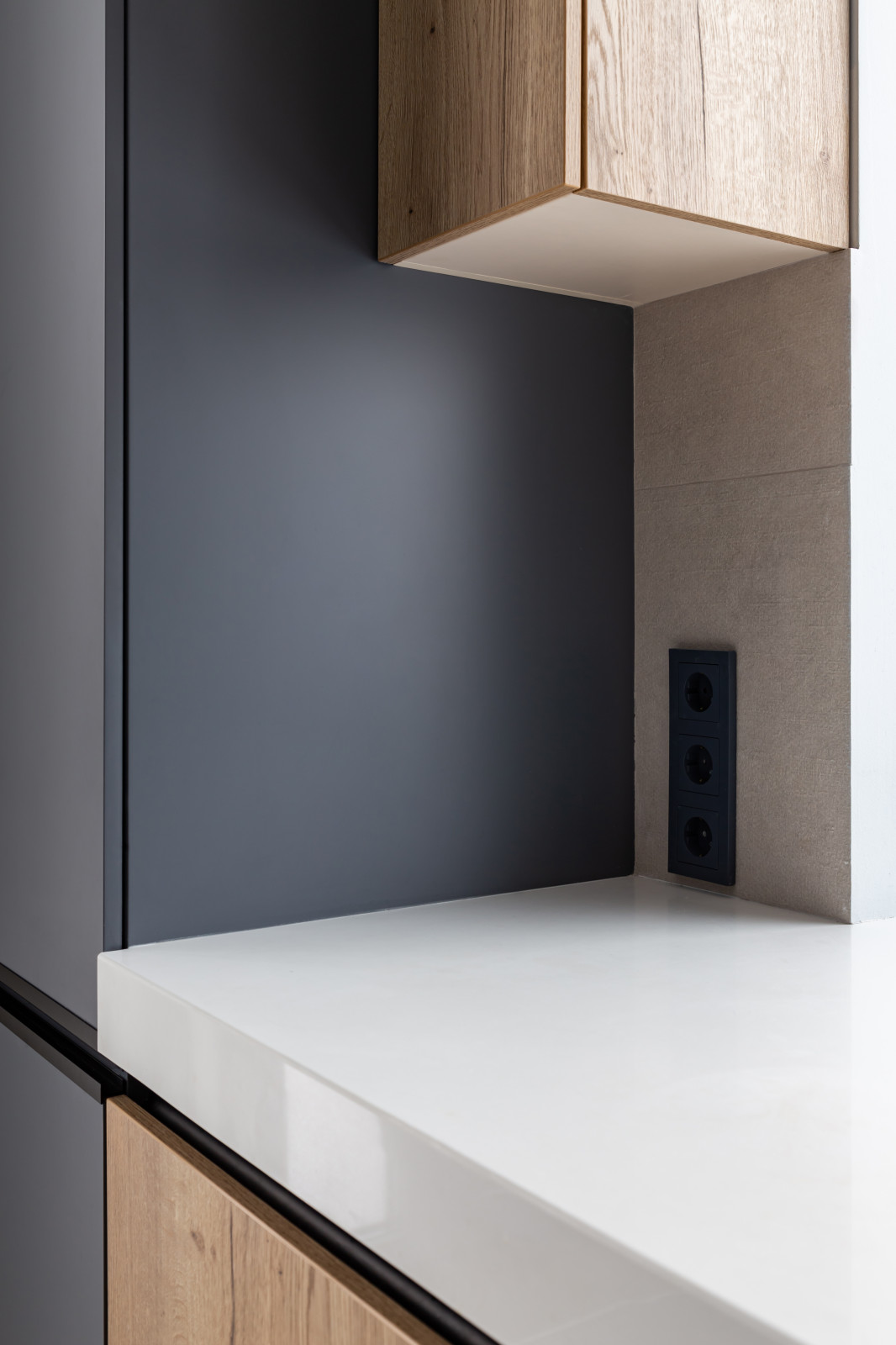 Современная кухня в загородный дом