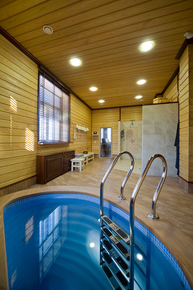 Душевая и купель в бани. Резиденция Монолит