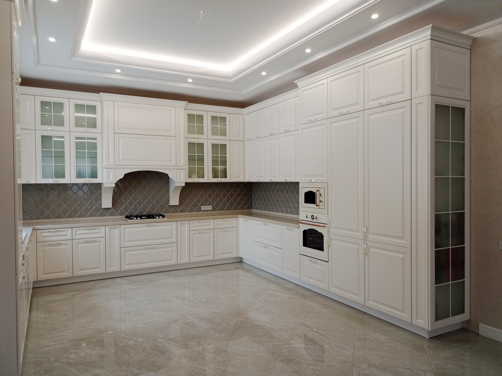 Кухня Париж в стиле современной классики