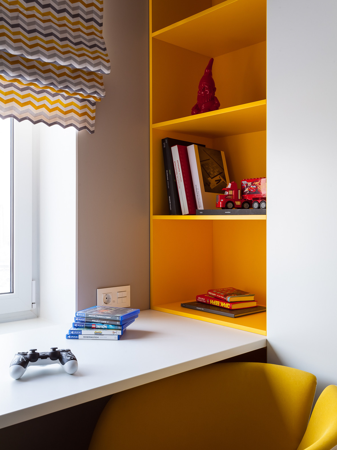 Компактная трехкомнатная квартира с круглой кроватью