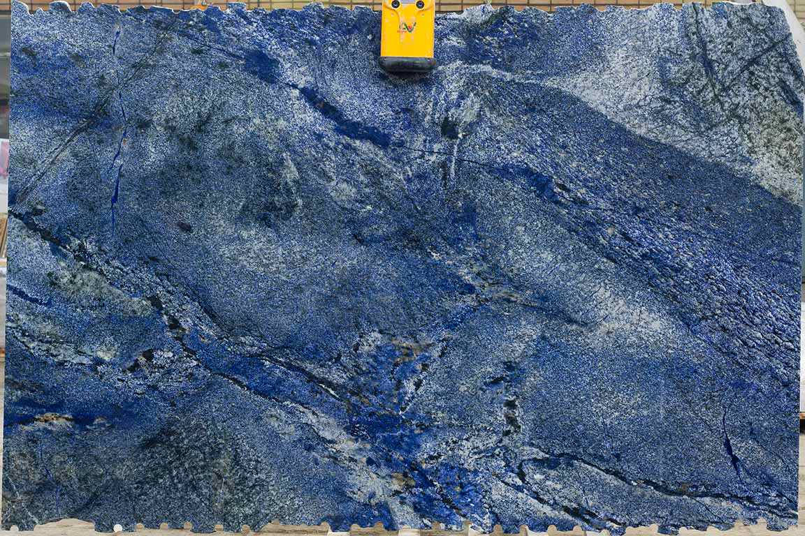 Обложка статьи: Виды гранита: Откуда родом камень модного голубого цвета