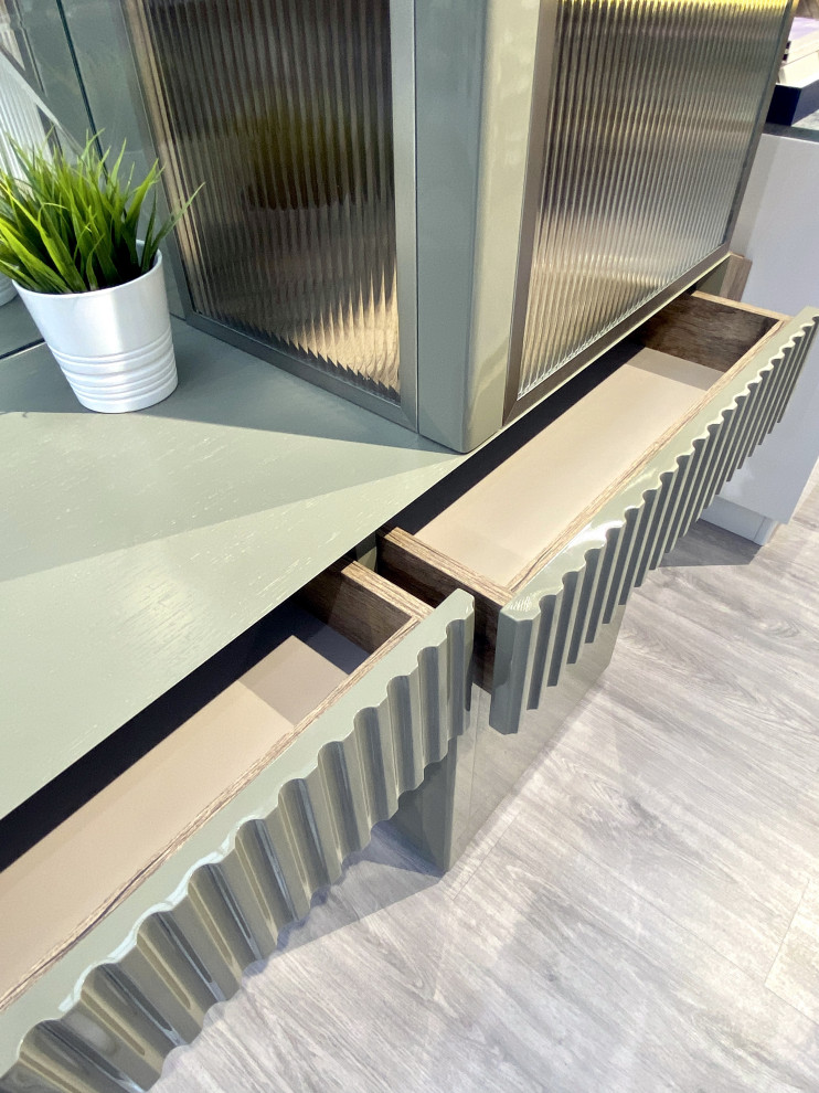 Корпусная мебель в прихожую.