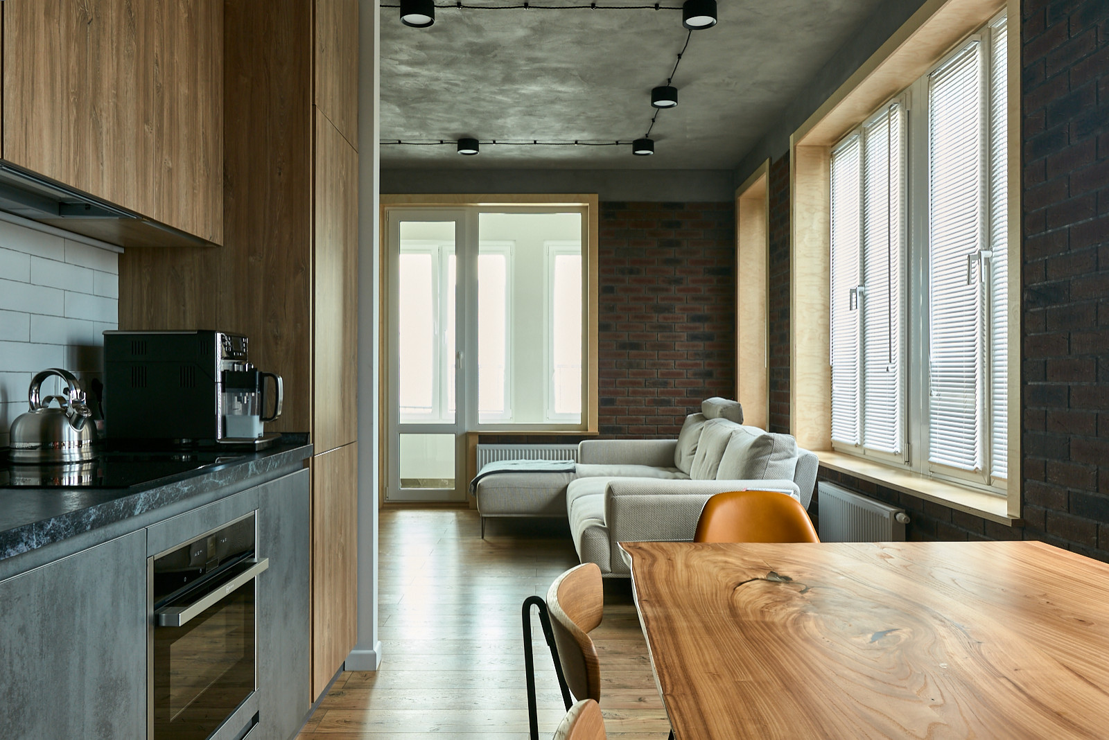 Houzz тур: Первая квартира для поклонника экстрима и фотографии