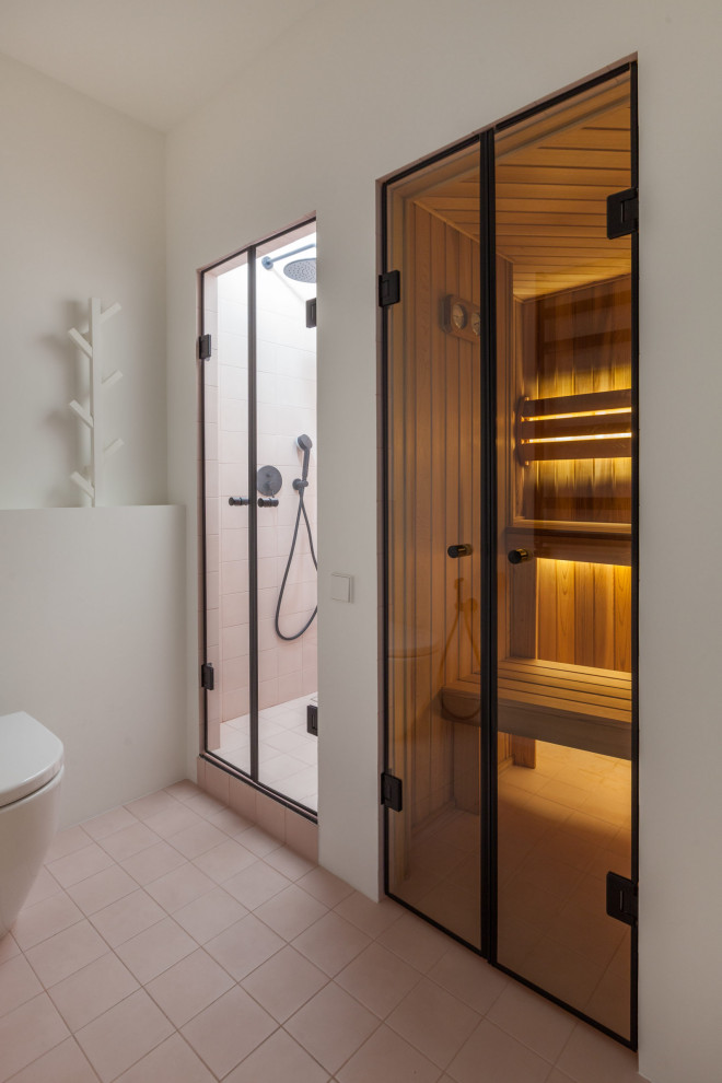 PRS Apartment. Монохромный интерьер «с лестницей в небо»