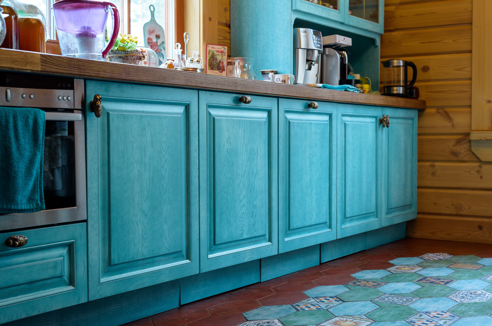 Обложка проекта: Примеры исполнения кухонь из массива