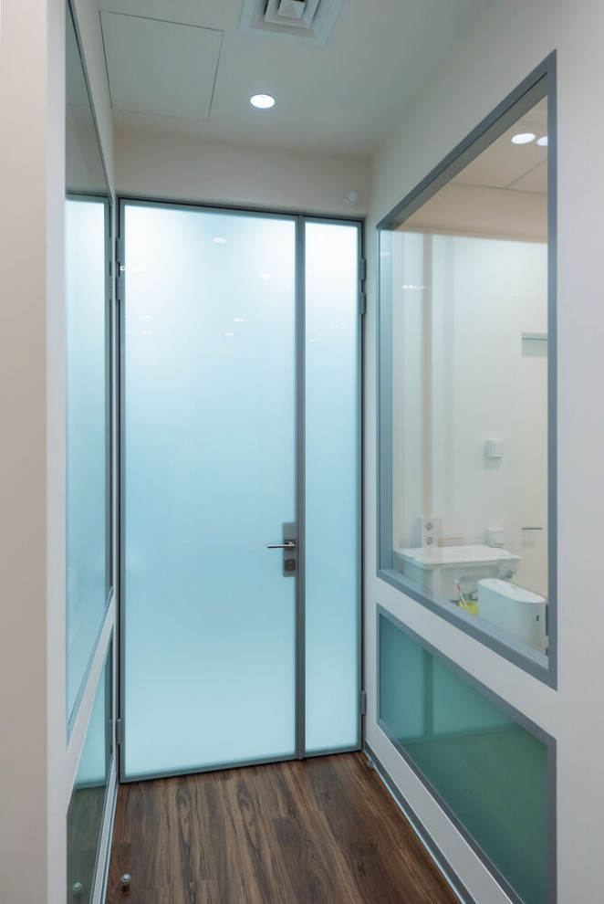 Nayada установила перегородки и двери в Upgrade Dental Clinic