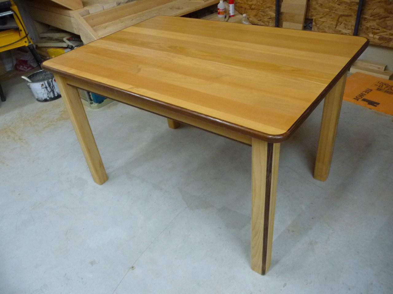 Обложка проекта: Стол своему другу