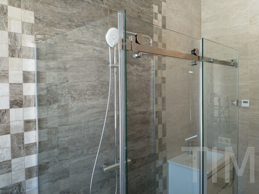 П образная душевая кабина из стекла