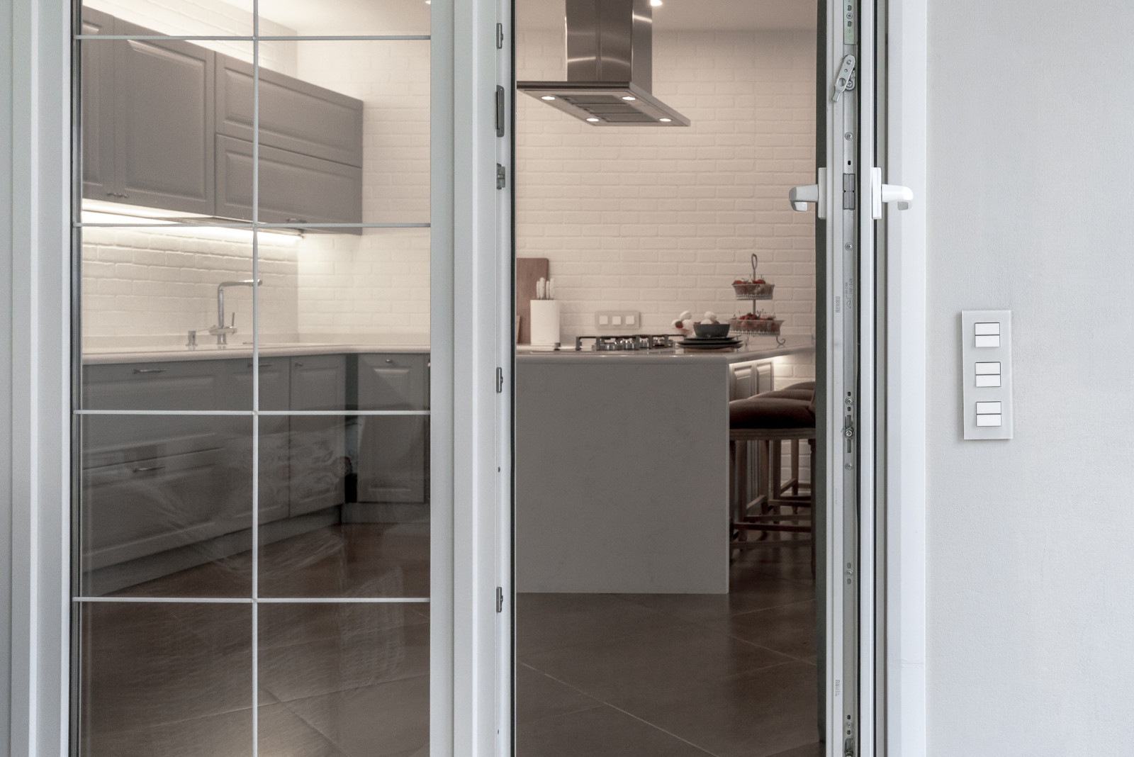 Вид с веранды на кухню