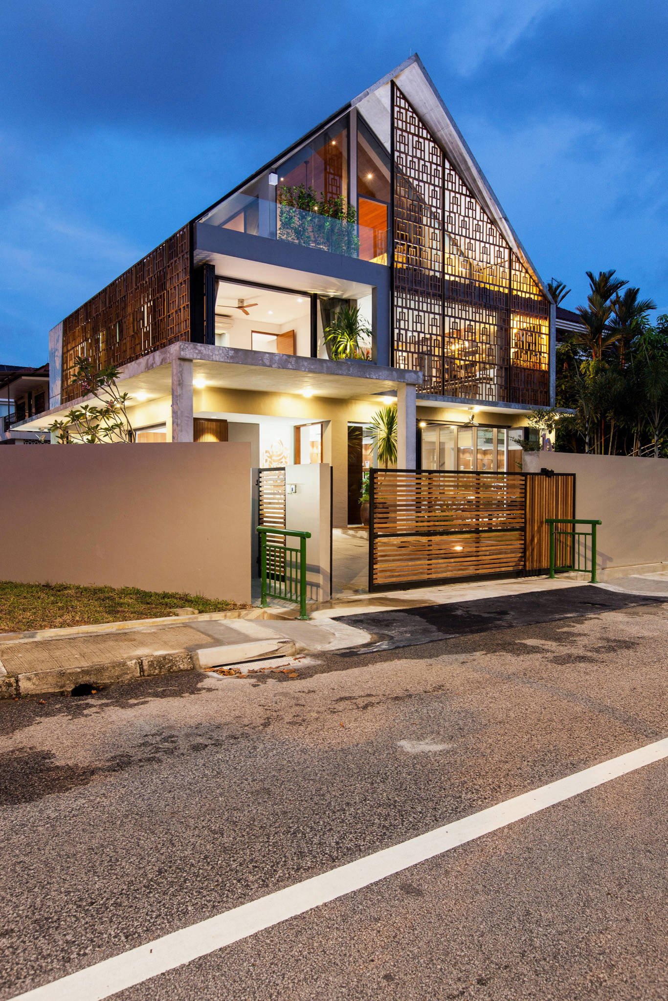 Houzz Сингапур: Бунгало с резным фасадом - ширмой