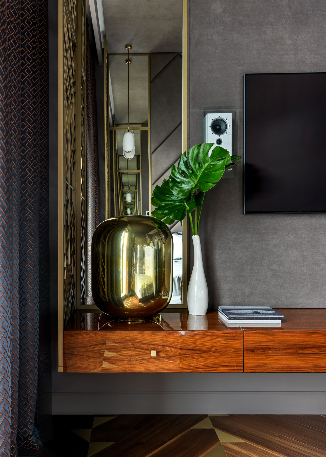 Резиденция Монэ: Огонь–интерьер с видом на Москва-сити