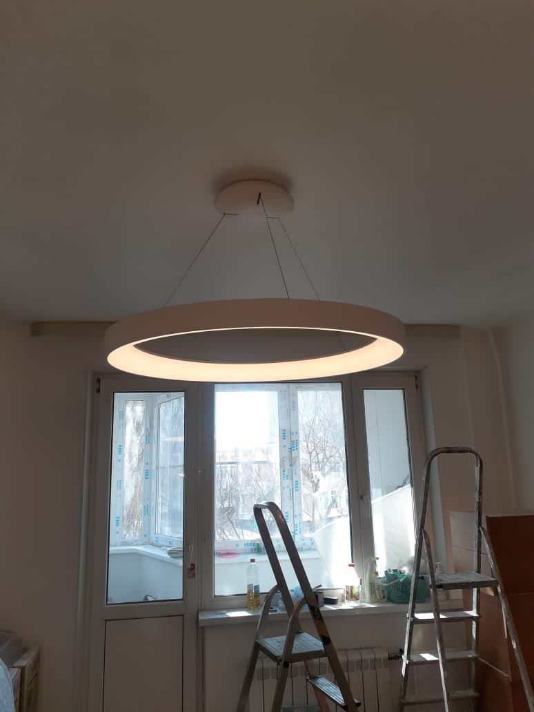 Фото люстры в большой спальной